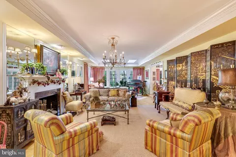 Living - 7028 Arbor Ln, Mclean, VA 22101 photo 2 of 9