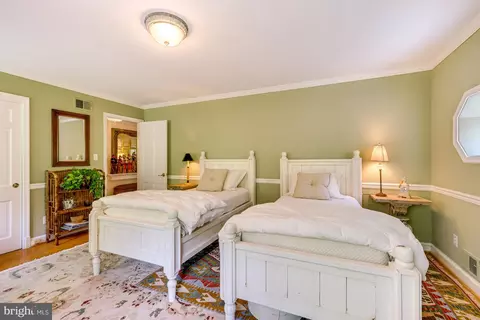 Bedroom - 7028 Arbor Ln, Mclean, VA 22101 photo 7 of 8