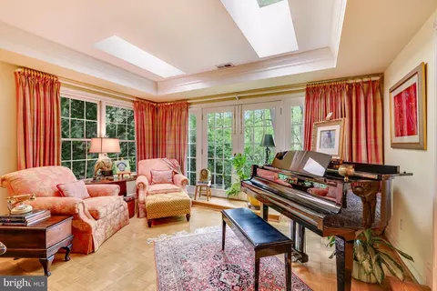 Living - 7028 Arbor Ln, Mclean, VA 22101 photo 5 of 9