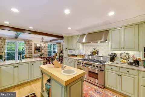 Kitchen - 7028 Arbor Ln, Mclean, VA 22101 photo 4 of 6