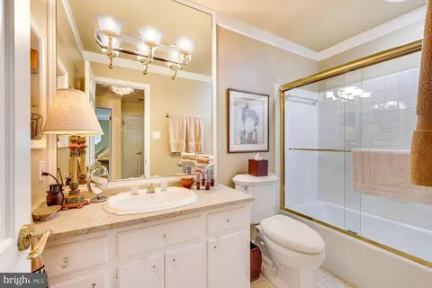 Bath - 7028 Arbor Ln, Mclean, VA 22101 photo 4 of 6