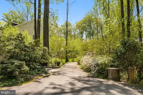 Exterior - 7028 Arbor Ln, Mclean, VA 22101 photo 2 of 7