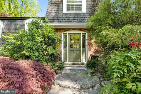 Exterior - 7028 Arbor Ln, Mclean, VA 22101 photo 4 of 7
