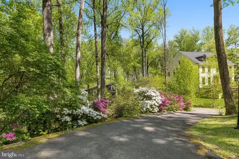 Exterior - 7028 Arbor Ln, Mclean, VA 22101 photo 1 of 7
