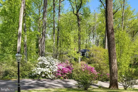 Exterior - 7028 Arbor Ln, Mclean, VA 22101 photo 5 of 7