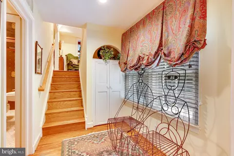 Entry Way - 7028 Arbor Ln, Mclean, VA 22101 photo 2 of 4
