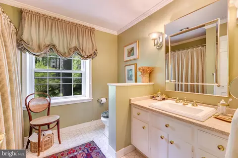 Bath - 7028 Arbor Ln, Mclean, VA 22101 photo 5 of 6