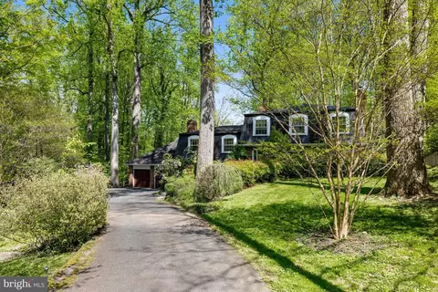 Exterior - 7028 Arbor Ln, Mclean, VA 22101 photo 3 of 7