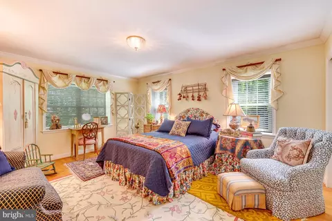 Bedroom - 7028 Arbor Ln, Mclean, VA 22101 photo 5 of 8