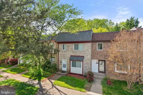 10335 Bushman Dr, Oakton, VA 22124
