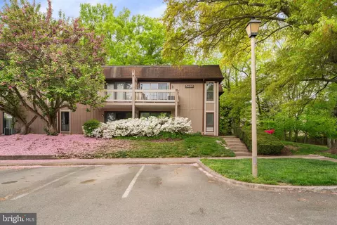 5820 Royal Ridge Dr #R, Springfield, VA 22152