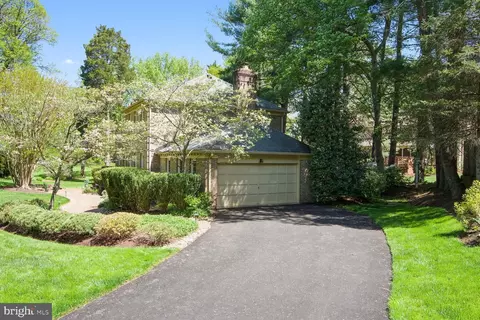 Exterior - 1034 Northwoods Trl, Mclean, VA 22102 photo 18 of 19