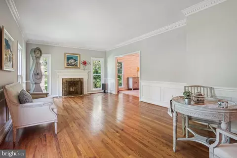 Living - 1034 Northwoods Trl, Mclean, VA 22102 photo 4 of 5
