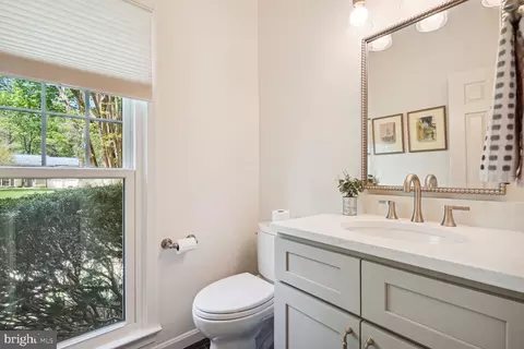Bath - 1034 Northwoods Trl, Mclean, VA 22102 photo 1 of 8
