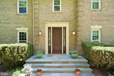 Exterior - 1034 Northwoods Trl, Mclean, VA 22102 photo 4 of 19