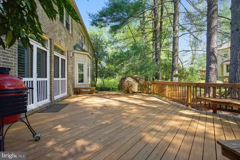 Exterior - 1034 Northwoods Trl, Mclean, VA 22102 photo 6 of 19