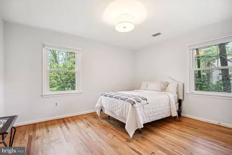 Bedroom - 1034 Northwoods Trl, Mclean, VA 22102 photo 4 of 8