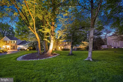 Exterior - 1034 Northwoods Trl, Mclean, VA 22102 photo 14 of 19