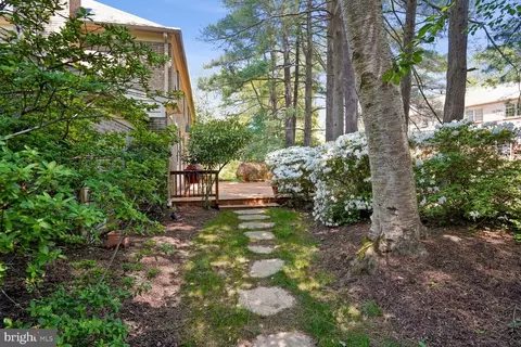 Exterior - 1034 Northwoods Trl, Mclean, VA 22102 photo 11 of 19