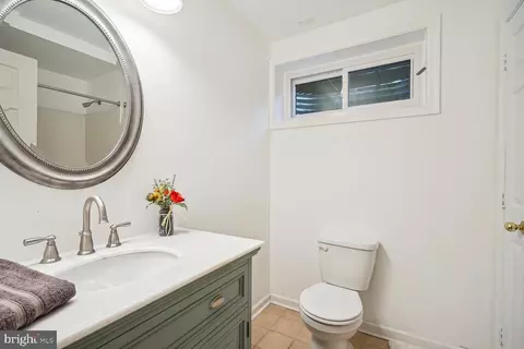 Bath - 1034 Northwoods Trl, Mclean, VA 22102 photo 8 of 8