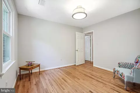 Bedroom - 1034 Northwoods Trl, Mclean, VA 22102 photo 3 of 8