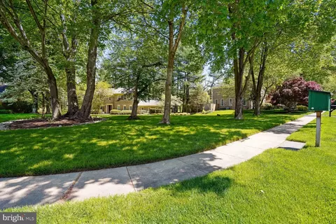 Exterior - 1034 Northwoods Trl, Mclean, VA 22102 photo 13 of 19