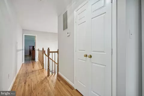 Entry Way - 1034 Northwoods Trl, Mclean, VA 22102 photo 2 of 2