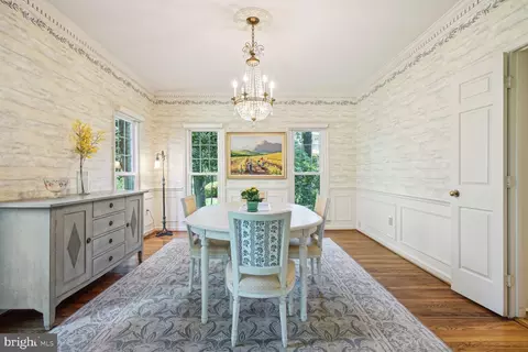 Dining - 1034 Northwoods Trl, Mclean, VA 22102 photo 2 of 4