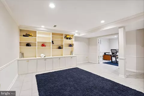 Living - 1034 Northwoods Trl, Mclean, VA 22102 photo 5 of 5
