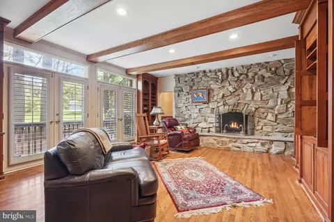 Living - 1034 Northwoods Trl, Mclean, VA 22102 photo 2 of 5