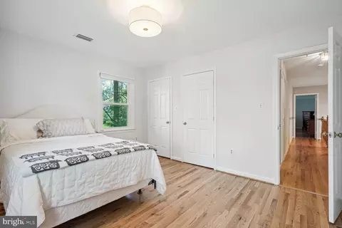Bedroom - 1034 Northwoods Trl, Mclean, VA 22102 photo 5 of 8