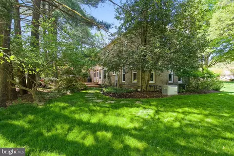 Exterior - 1034 Northwoods Trl, Mclean, VA 22102 photo 12 of 19