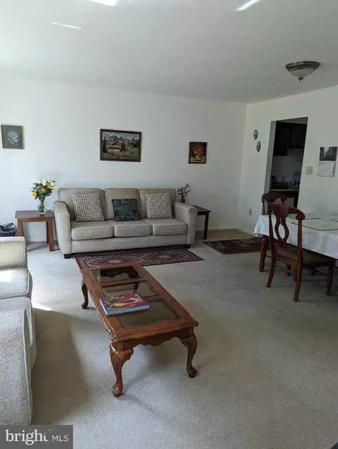 6436 Old Scotts Ct, Springfield, VA 22152 photo 2