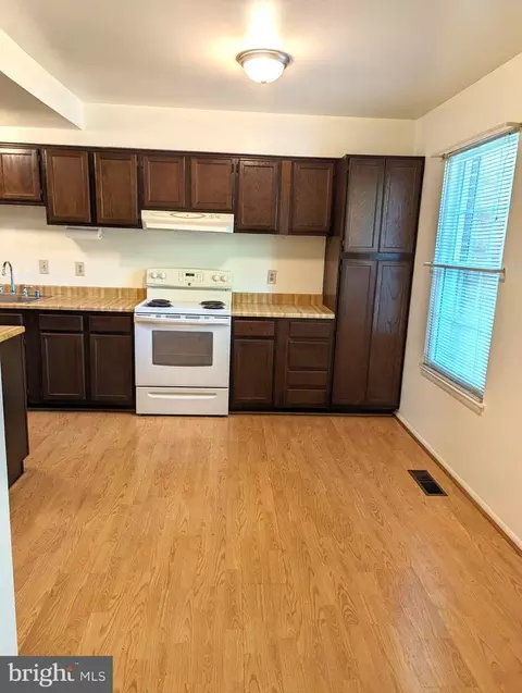 6436 Old Scotts Ct, Springfield, VA 22152 photo 5