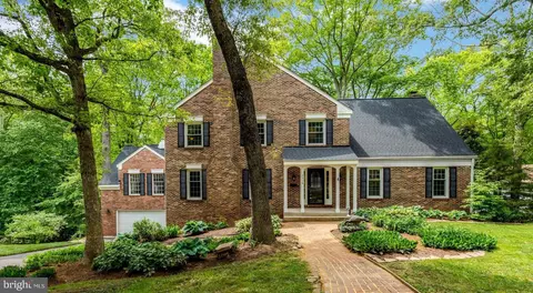5316 Black Oak Dr, Fairfax, VA 22032