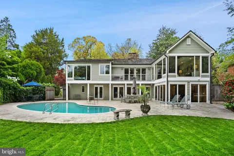 6445 Walters Woods Dr, Falls Church, VA 22044
