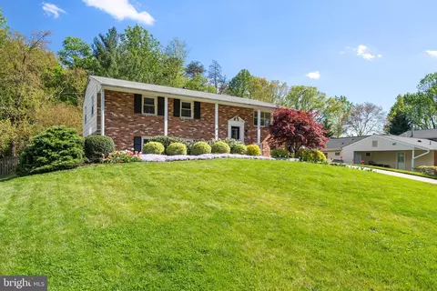 8713 Kerry Ln, Springfield, VA 22152