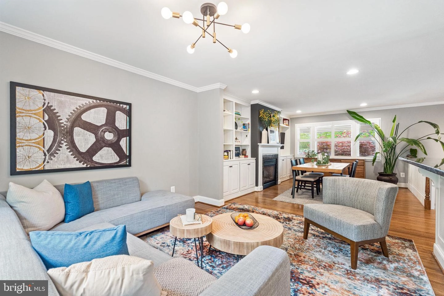 Living - 8713 Kerry Ln, Springfield, VA 22152 photo 2 of 7