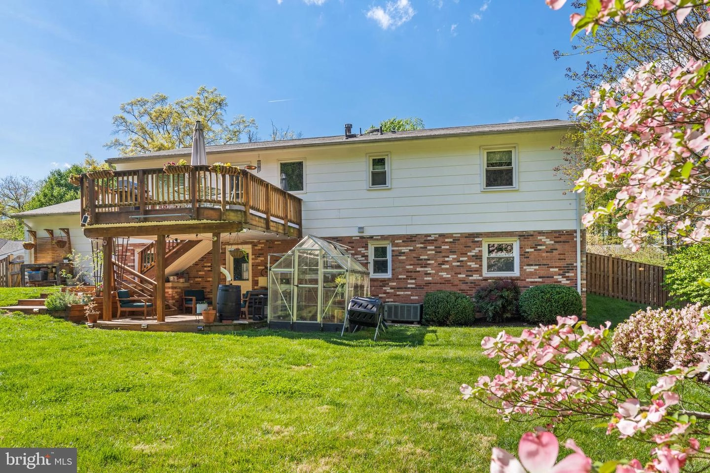 Exterior - 8713 Kerry Ln, Springfield, VA 22152 photo 12 of 22