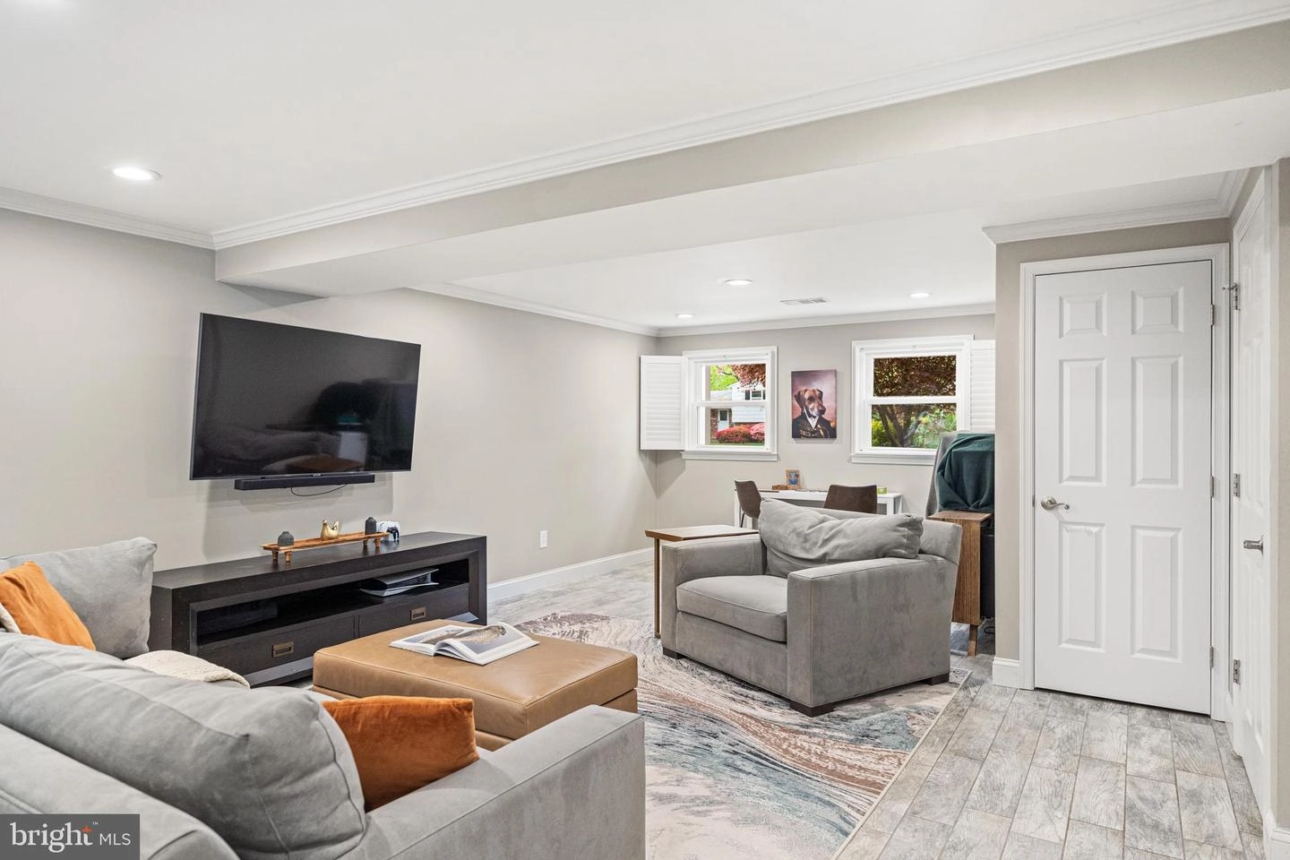Living - 8713 Kerry Ln, Springfield, VA 22152 photo 6 of 7
