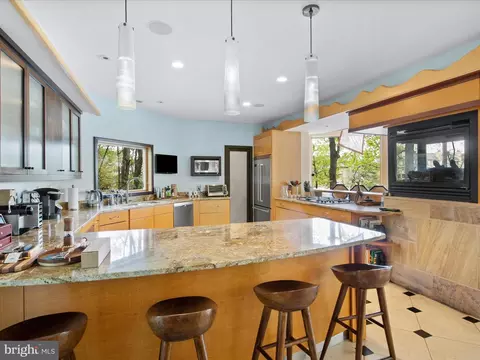 Kitchen - 2005 Cutwater Ct, Reston, VA 20191 photo 4 of 9