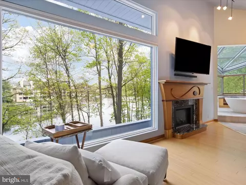 Living - 2005 Cutwater Ct, Reston, VA 20191 photo 7 of 8