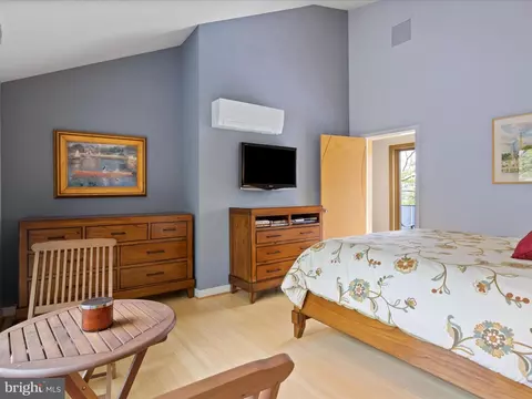 Bedroom - 2005 Cutwater Ct, Reston, VA 20191 photo 6 of 8
