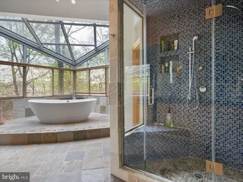 Bath - 2005 Cutwater Ct, Reston, VA 20191 photo 7 of 9