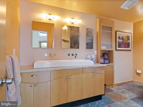 Bath - 2005 Cutwater Ct, Reston, VA 20191 photo 8 of 9