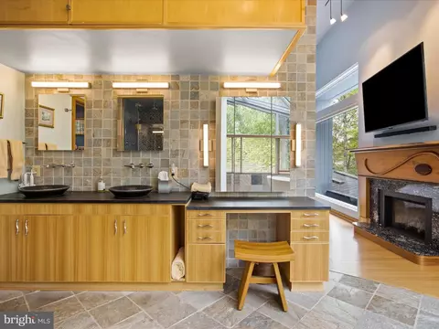 Bath - 2005 Cutwater Ct, Reston, VA 20191 photo 6 of 9