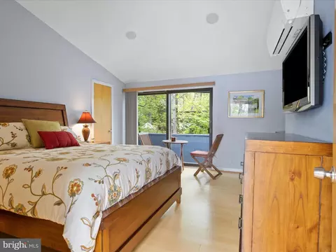 Bedroom - 2005 Cutwater Ct, Reston, VA 20191 photo 5 of 8