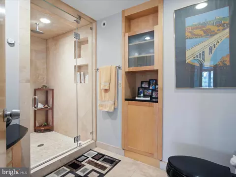 Bath - 2005 Cutwater Ct, Reston, VA 20191 photo 1 of 9