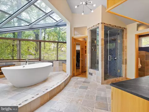 Bath - 2005 Cutwater Ct, Reston, VA 20191 photo 3 of 9