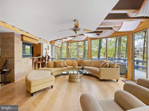 Living - 2005 Cutwater Ct, Reston, VA 20191 photo 3 of 8